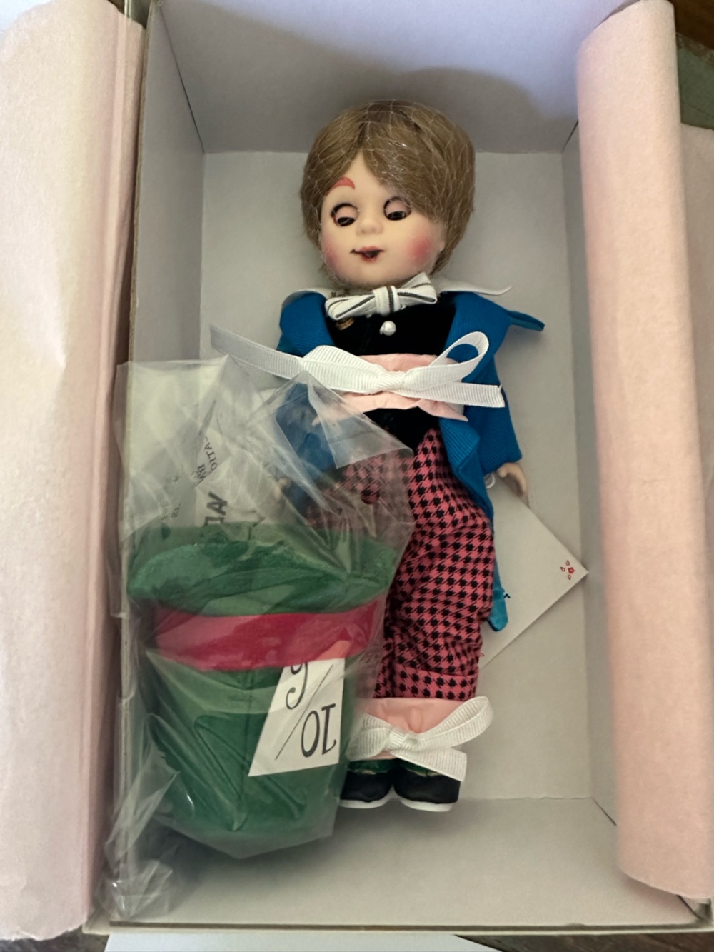 Mad Hatter Madame Alexander Alice in Wonderland 51915 vintage NIB 8” doll - Picture 2 of 7
